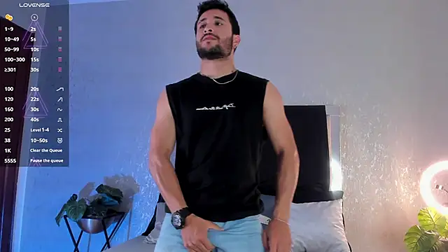 Snapshot of Valentinoford chatting on December 2024 05:40:02 AM Valentinoford online show from December 2024 05:40:02 AM