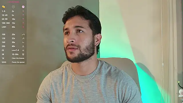 Snapshot of Valentinoford chatting on February 2025 04:10:01 AM Valentinoford online show from February 2025 04:10:01 AM