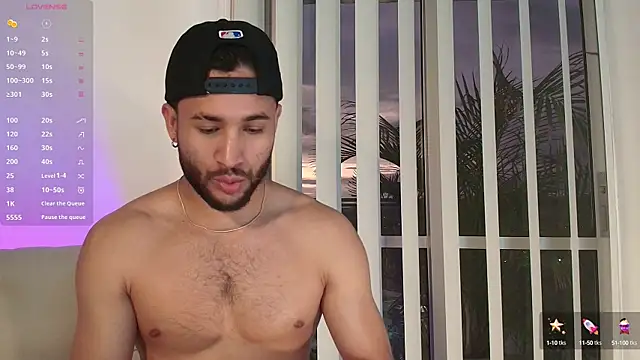 Snapshot of Valentinoford chatting on February 2025 11:30:02 PM Valentinoford online show from February 2025 11:30:02 PM