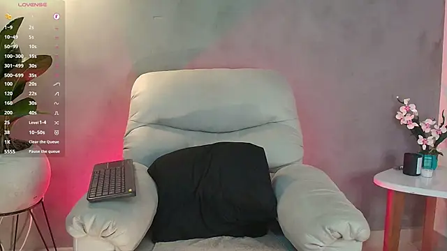 Snapshot of Valentinoford chatting on February 2025 03:15:02 AM Valentinoford online show from February 2025 03:15:02 AM