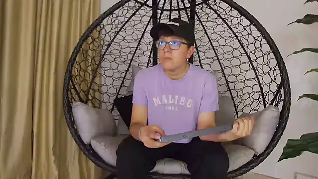 alex noa online show from November 2025 07:25:01 PM