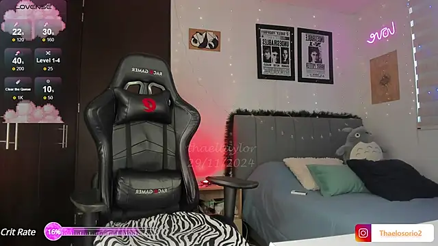  thaeltaylor online show from December 2024 04:55:02 PM