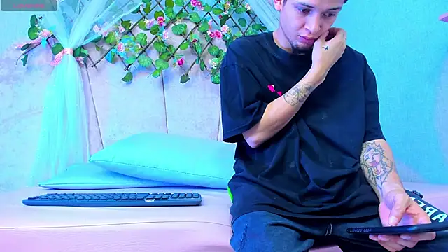 Snapshot of kendalltaylorr chatting on January 2025 09:30:01 AM kendalltaylorr online show from January 2025 09:30:01 AM