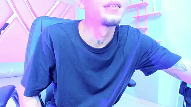 Snapshot of kendalltaylorr chatting on February 2025 03:00:02 AM kendalltaylorr online show from February 2025 03:00:02 AM