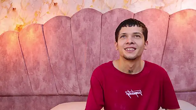 Snapshot of kendalltaylorr chatting on October 2025 12:22:02 PM kendalltaylorr online show from October 2025 12:22:02 PM