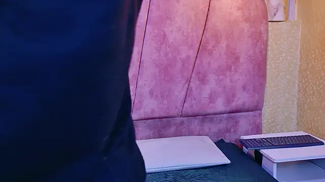 kendalltaylorr online show from January 2026 12:29:01 PM