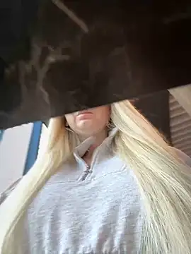 Snapshot of Teya_moon_ chatting on December 2024 10:02:02 AM Teya moon online show from December 2024 10:02:02 AM