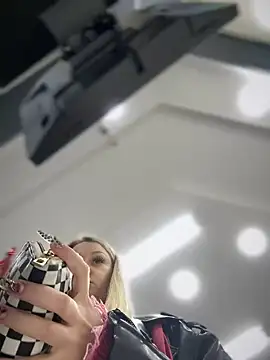 Snapshot of Teya_moon_ chatting on December 2024 11:33:01 AM Teya moon online show from December 2024 11:33:01 AM