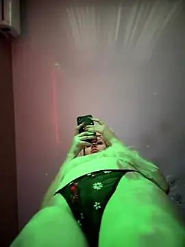 Snapshot of Teya_moon_ chatting on December 2024 10:56:01 AM Teya moon online show from December 2024 10:56:01 AM