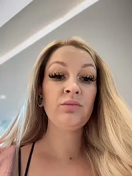 Snapshot of Teya_moon_ chatting on December 2024 11:51:02 AM Teya moon online show from December 2024 11:51:02 AM