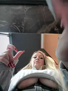 Snapshot of Teya_moon_ chatting on December 2024 10:34:01 AM Teya moon online show from December 2024 10:34:01 AM