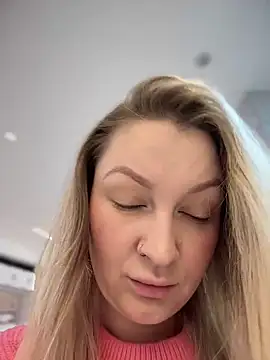 Snapshot of Teya_moon_ chatting on December 2024 11:39:02 AM Teya moon online show from December 2024 11:39:02 AM