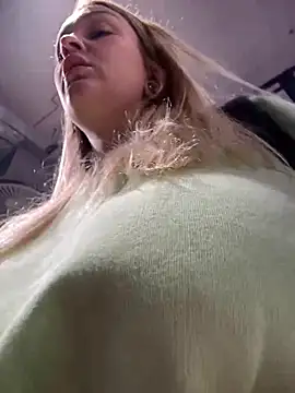 Snapshot of Teya_moon_ chatting on December 2024 09:21:02 AM Teya moon online show from December 2024 09:21:02 AM