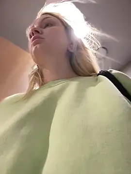 Snapshot of Teya_moon_ chatting on December 2024 12:27:02 PM Teya moon online show from December 2024 12:27:02 PM