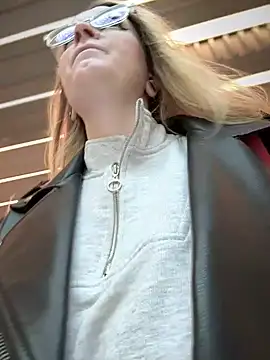 Snapshot of Teya_moon_ chatting on December 2024 10:12:02 AM Teya moon online show from December 2024 10:12:02 AM