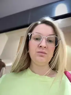 Snapshot of Teya_moon_ chatting on December 2024 10:34:02 AM Teya moon online show from December 2024 10:34:02 AM