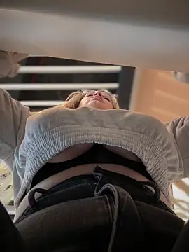 Snapshot of Teya_moon_ chatting on January 2025 11:12:02 AM Teya moon online show from January 2025 11:12:02 AM