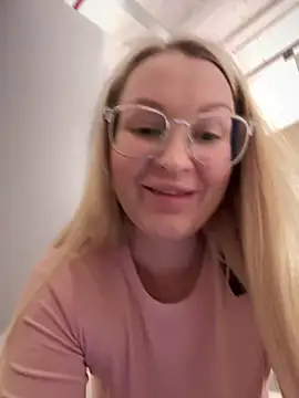 Snapshot of Teya_moon_ chatting on February 2025 11:27:02 AM Teya moon online show from February 2025 11:27:02 AM