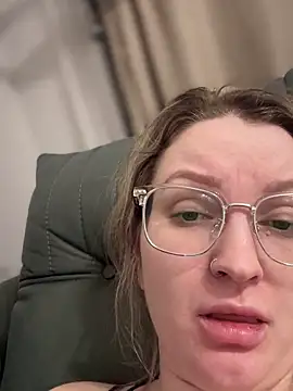 Snapshot of Teya_moon_ chatting on February 2025 07:05:02 PM Teya moon online show from February 2025 07:05:02 PM