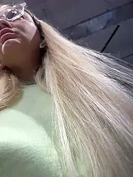 Snapshot of Teya_moon_ chatting on February 2025 10:34:01 AM Teya moon online show from February 2025 10:34:01 AM