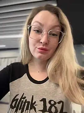 Snapshot of Teya_moon_ chatting on February 2025 11:31:02 AM Teya moon online show from February 2025 11:31:02 AM