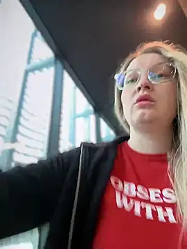 Snapshot of Teya_moon_ chatting on February 2025 12:47:02 PM Teya moon online show from February 2025 12:47:02 PM