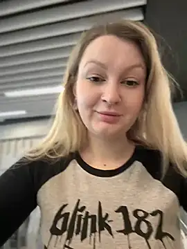 Snapshot of Teya_moon_ chatting on March 2025 11:44:02 AM Teya moon online show from March 2025 11:44:02 AM