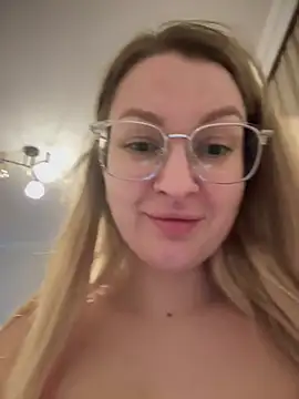 Snapshot of Teya_moon_ chatting on March 2025 09:37:01 PM Teya moon online show from March 2025 09:37:01 PM