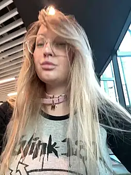 Teya moon  online show from March 2026 02:34:01 PM