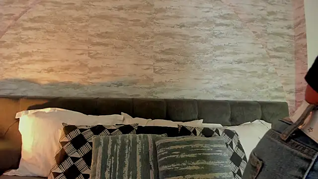 Anneth  M online show from October 2025 07:43:01 PM