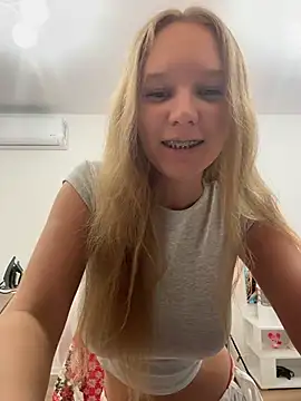 Snapshot of Ketitull chatting on December 2025 05:18:02 PM Ketitull online show from December 2025 05:18:02 PM