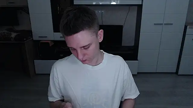 angryzan online show from October 2025 04:15:01 AM