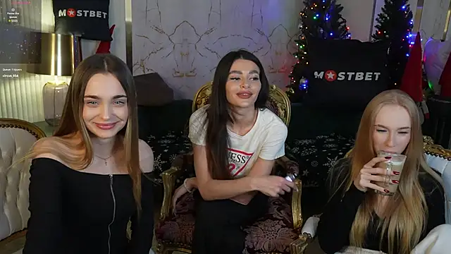 Snapshot of Lana_Pulse chatting on December 2024 11:35:01 PM Lana Pulse online show from December 2024 11:35:01 PM