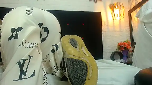 Snapshot of hairy_pussywet chatting on December 2024 12:24:01 PM hairy pussywet online show from December 2024 12:24:01 PM