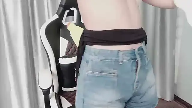 Snapshot of _Ely_ chatting on March 2025 08:29:01 AM Ely online show from March 2025 08:29:01 AM