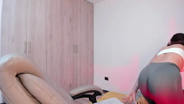 Snapshot of _miamadison chatting on October 2025 02:23:02 AM miamadison online show from October 2025 02:23:02 AM