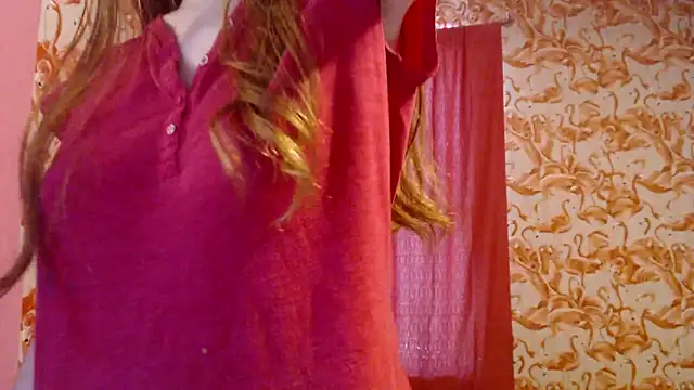 Snapshot of strawberrysmoothie chatting on September 2025 09:37:01 PM strawberrysmoothie online show from September 2025 09:37:01 PM