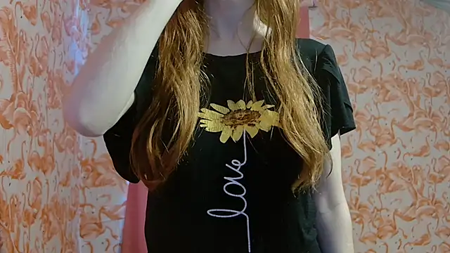 Snapshot of strawberrysmoothie chatting on September 2025 05:37:01 PM strawberrysmoothie online show from September 2025 05:37:01 PM