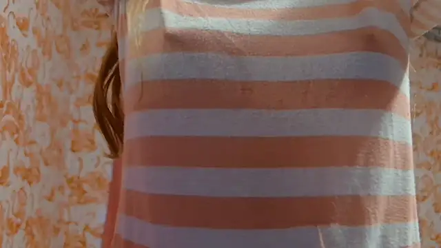 Snapshot of strawberrysmoothie chatting on October 2025 06:58:02 PM strawberrysmoothie online show from October 2025 06:58:02 PM