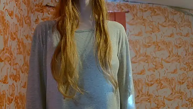 Snapshot of strawberrysmoothie chatting on November 2025 08:41:02 PM strawberrysmoothie online show from November 2025 08:41:02 PM