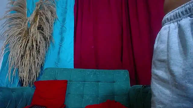 Snapshot of Leon_hot_X chatting on January 2025 10:58:02 PM Leon hot X online show from January 2025 10:58:02 PM