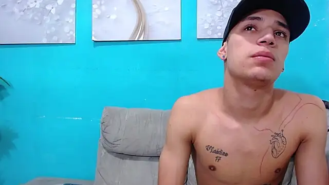 Snapshot of Leon_hot_X chatting on January 2025 05:01:01 PM Leon hot X online show from January 2025 05:01:01 PM