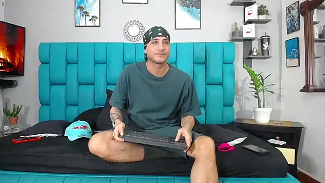 Snapshot of Leon_hot_X chatting on January 2025 01:00:02 AM Leon hot X online show from January 2025 01:00:02 AM