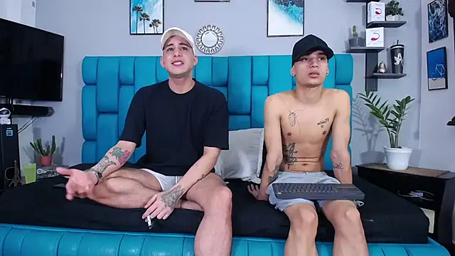 Snapshot of Leon_hot_X chatting on February 2025 06:31:02 PM Leon hot X online show from February 2025 06:31:02 PM