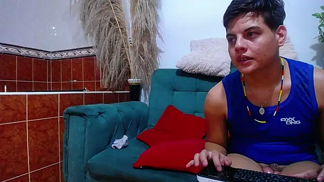 Snapshot of Leon_hot_X chatting on February 2025 12:38:02 PM Leon hot X online show from February 2025 12:38:02 PM