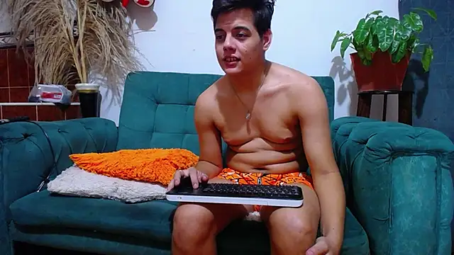 Snapshot of Leon_hot_X chatting on March 2025 10:45:01 AM Leon hot X online show from March 2025 10:45:01 AM