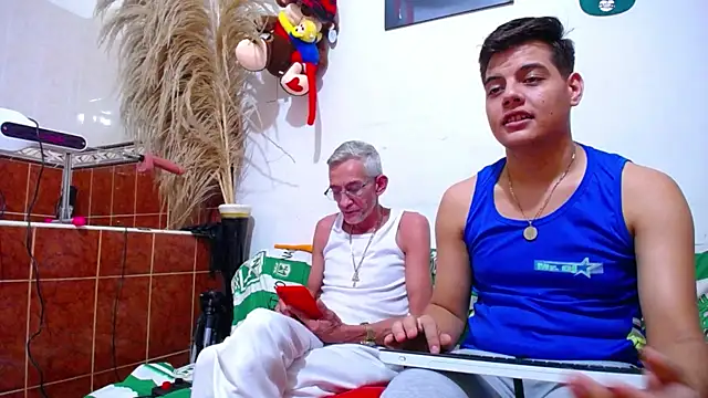 Snapshot of Leon_hot_X chatting on March 2025 02:55:02 PM Leon hot X online show from March 2025 02:55:02 PM