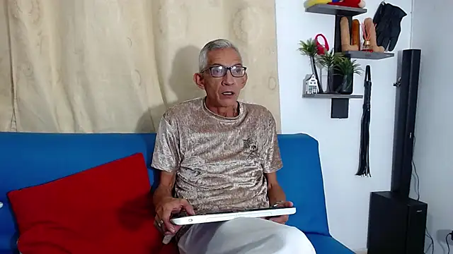 Snapshot of Leon_hot_X chatting on October 2025 01:15:01 AM Leon hot X online show from October 2025 01:15:01 AM