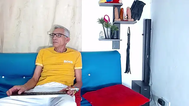 Snapshot of Leon_hot_X chatting on October 2025 08:30:02 PM Leon hot X online show from October 2025 08:30:02 PM