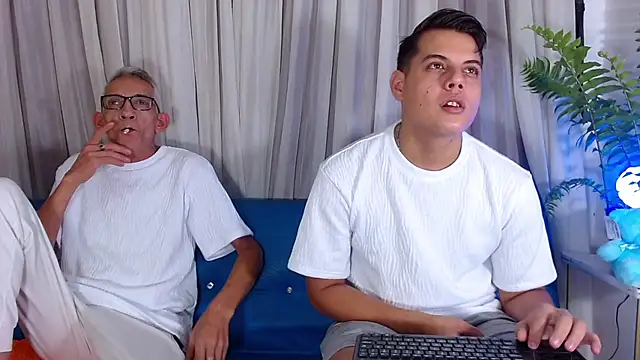 Snapshot of Leon_hot_X chatting on February 2026 08:04:02 PM Leon hot X online show from February 2026 08:04:02 PM